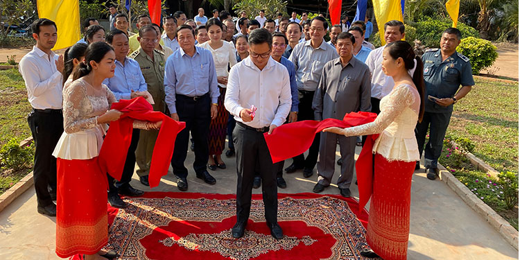 អភិបាលខេត្តសៀមរាប អញ្ជើញជាអធិបតីក្នុងការដាក់ឲ្យដំណើរការជាផ្លូវការយន្តការច្រកចេញចូលតែមួយ របស់រដ្ឋបាលស្រុកក្រឡាញ់ កាល ពី ព្រឹក មិញ