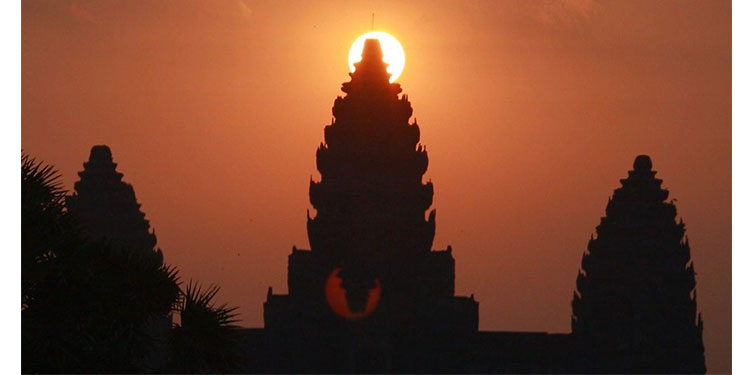 ព្រឹត្តិការណ៍ព្រះអាទិត្យរះចំពីលើកំពូលប្រាង្គកណ្ដាលប្រាសាទអង្គរវត្ត នៅតែជាទីចាប់អារម្មណ៍របស់ទេសចរជាតិនិងអន្តរជាតិ