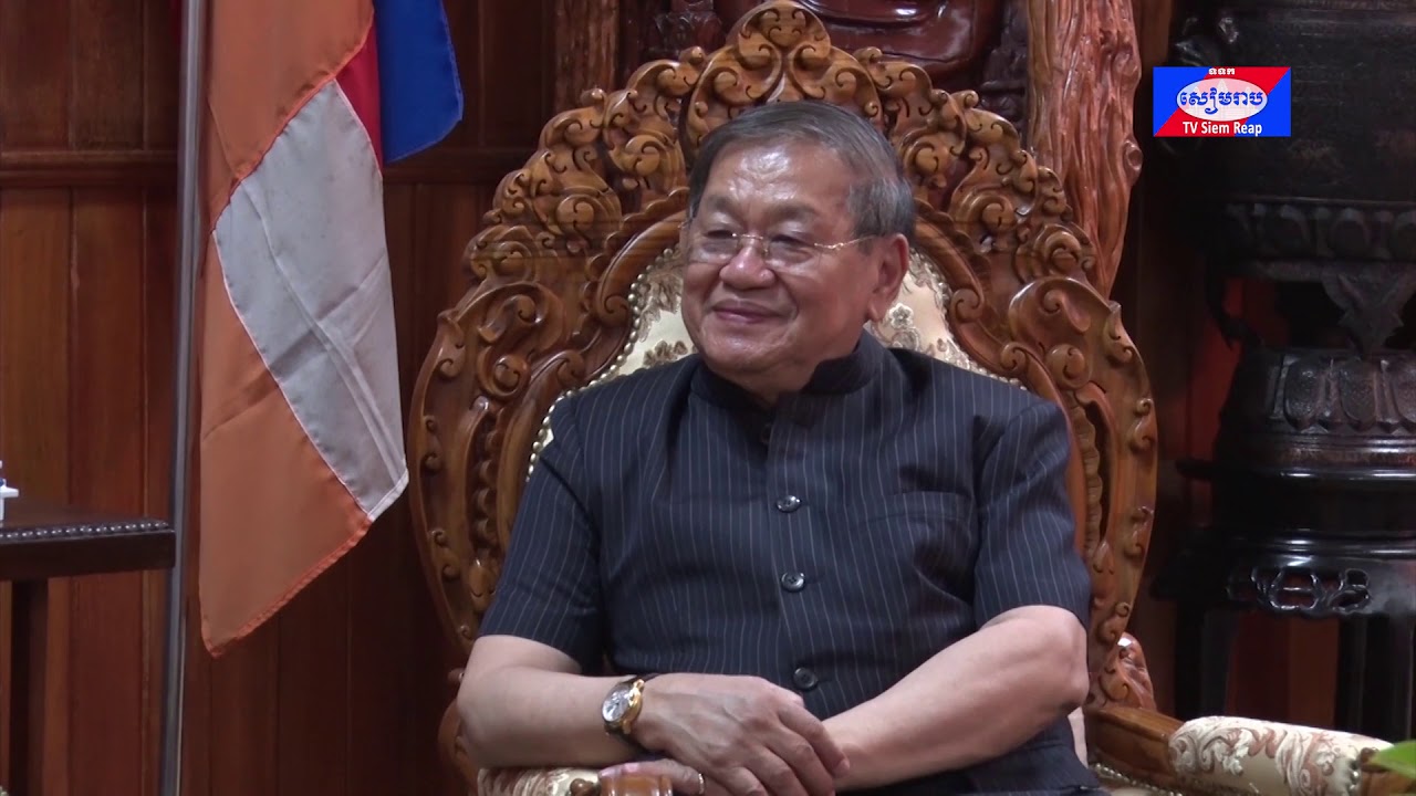 ឯកឧត្តម ខៀវ កាញារីទ្ធ ទទួលសៀវភៅស្តីពីភាពជាអ្នកដឹកនាំស្រ្តីនៃកម្ពុជា
