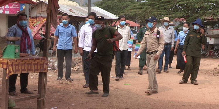 រដ្ឋបាលស្រុកស្វាយលើនៃខេត្តសៀមរាប អនុវត្តវិធានការតាមការណែនាំរបស់ក្រសួងសុខាភិបាល ដើម្បីបង្ការ-ទប់ស្កាត់ ការឆ្លងនៃវារុសកូវីត១៩