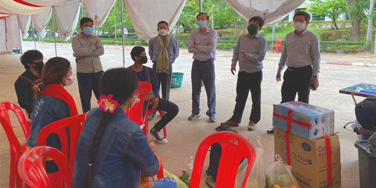 ប្រជាពលរដ្ឋខ្មែរទើបមកពីប្រទេសថៃ ចំនួន៥៤នាក់ ដែលមានទីលំនៅក្នុងខេត្តសៀមរាប ត្រូវបានក្រុមការងារខេត្ត រៀបចំដឹកជញ្ជូនពួកគាត់មកកាន់ខេត្តសៀមរាបហើយ