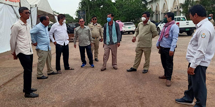 អាជ្ញាធរខេត្តសៀមរាប បន្តចុះពិនិត្យមើលស្ថានភាពប្រជាពលរដ្ឋខ្មែរមកពីប្រទេសថៃ នៅច្រកអូរស្មាច់ ខេត្តឧត្តរមានជ័យ