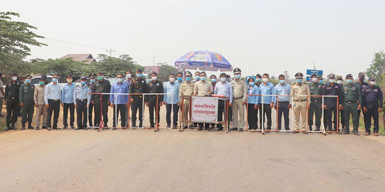 លោក ពៅ ពិសិដ្ឋ អភិបាលរងខេត្តសៀមរាប ចុះត្រួតពិនិត្យកម្លាំងចម្រុះប្រចាំការគោលដៅព្រំប្រទល់ខេត្តសៀមរាបនិងខេត្តឧត្ដរ មានជ័យ ក្នុងភូមិសាស្រ្តស្រុកវ៉ារិន និង ជួបសំណេះសំណាលជាមួយប្រជាពលរដ្ឋដែលទើបត្រឡប់មកពីប្រទេសថៃ នៅស្រុក វ៉ារិន