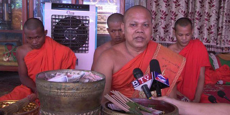 ព្រះគ្រូចៅអធិការវត្តចារឈូករង្សី ស្រុកអង្គរជុំ អប់រំពុទ្ធបរិស័ទពីការផ្អាកការប្រារព្ធពិធីបុណ្យចូលឆ្នាំថ្មីប្រពៃណីជាតិខ្មែរ ដើម្បីការពារជំងឺឆ្លងកូវីដ១៩