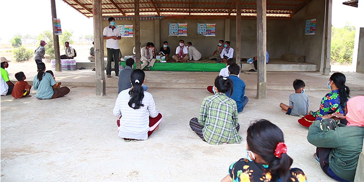 ប្រធានក្រុមការងារចុះជួយមូលដ្ឋានឃុំជីក្រែង ចុះផ្សព្វផ្សាយអំពីវិធានការការពារ ការឆ្លងមេរោគកូវីដ១៩ដល់ប្រជាពលរដ្ឋដែលទើបត្រឡប់មកពីប្រទេសថៃ