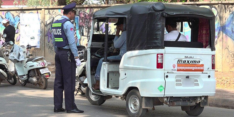 អ្នកបើកបរយានយន្តកង់បី និងម៉ូតូមានរ៉ឺម៉កសណ្ដោង ចាំបាច់ត្រូវមានបណ្ណបើកបរ ចៀសវាងរងការផាកពិន័យ