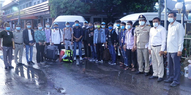 ក្រុមការងារជំនាញខេត្តសៀមរាប ទទួល និងដឹកជញ្ជូន ប្រជាពលរដ្ឋលួចឆ្លងដែនខុសច្បាប់ ចំនួន២២នាក់ រួមនិងសិក្ខាកាមខ្មែរមកពីប្រទេសថៃចំនួន១៦នាក់ មកកាន់ខេត្តសៀមរាបវិញ