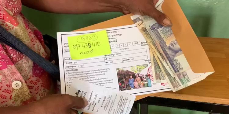 ប្រជាពលរដ្ឋក្រីក្រ និងងាយរងគ្រោះ ចំនួន ៤២គ្រួសារក្នុងសង្កាត់ជ្រាវ បានទទួលប័ណ្ណក្រីក្រ ដើម្បីទទួលប្រាក់ឧបត្ថម្ភពីរាជរដ្ឋាភិបាល ក្នុងអំឡុងវិបត្តិកូវីដ-១៩ ខណៈសម្ដេចតេជោ ហ៊ុន សែន ព្រមានចាត់វិធានការក្តៅ និងមិនមានការលើកលែងឡើយ ប្រសិនបើរកឃើញថានៅក្នុងភូមិ និងឃុំ/សង្កាត់មួយណាមានករណីមិនប្រក្រតី