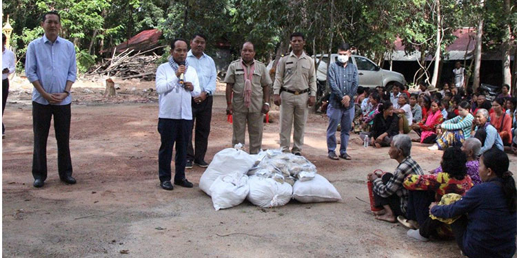ប្រជាកសិករងាយរងគ្រោះដែលរងផលប៉ះពាល់ពីជំងឺកូវីដ១៩ ក្នុងស្រុកអង្គរធំ ខេត្តសៀមរាប បានទទួលគ្រាប់ពូជបន្លែដោយឥតគិតថ្លៃ ពីប្រព័ន្ឋស្បៀងបំរុងកម្ពុជា