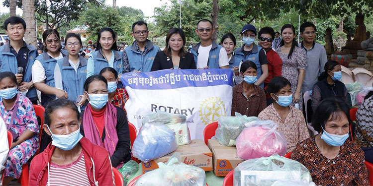 ប្រជាពលរដ្ឋរងផលប៉ះពាល់ដោយសារវិបត្តិជំងឺកូវីដ១៩ ចំនួន ១០០គ្រួសារ មកពី០៨ភូមិ ក្នុងសង្កាត់គោកចកទទួលអំណោយសប្បុរសជនរបស់រ៉ូតារីក្លឹប ចតុមុខ រាជធានីភ្នំពេញ