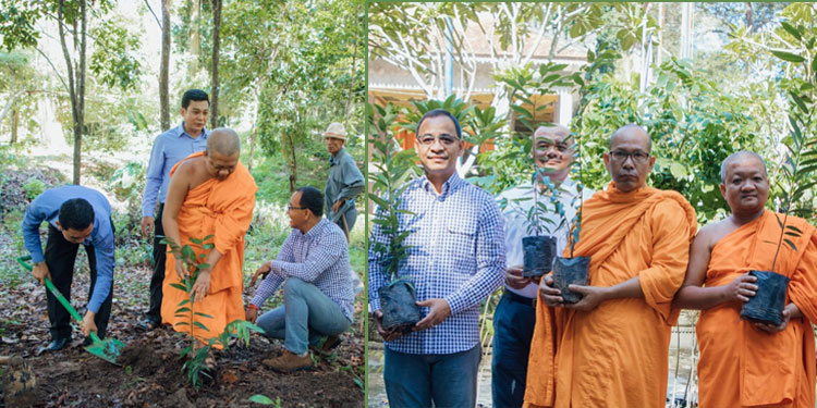 ព្រះចៅអធិការវត្តចំនួន៣និមន្តដឹកនាំព្រះសង្ឃ យកកូនឈើចម្រុះ៥០០ដើម ដាំក្នុងតំបន់ក្រុងអង្គរធំ