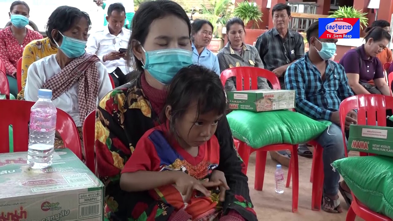 ពលរដ្ឋរងផលប៉ះពាល់ខ្លាំងដោយជំនន់ទឹកភ្លៀងចំនួន៥៣គ្រួសារ នៅឃុំជីក្រែង ទទួលបានអំណោយជាគ្រឿងឧបភោគបរិភោគពីព្រះសង្ឃ និងសប្បុរសជន ក្នុងខេត្តសៀមរាប