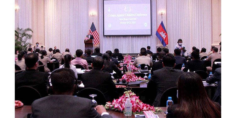 មន្ត្រីជាន់ខ្ពស់ក្រសួងយុត្តិធម៌ និងឯកអគ្គរដ្ឋទូតអាមេរិក អញ្ជើញបើក សន្និសីទស្តីពី ឧក្រិដ្ឋកម្មប្រឆាំងកុមារ នៅក្រុងសៀមរាប