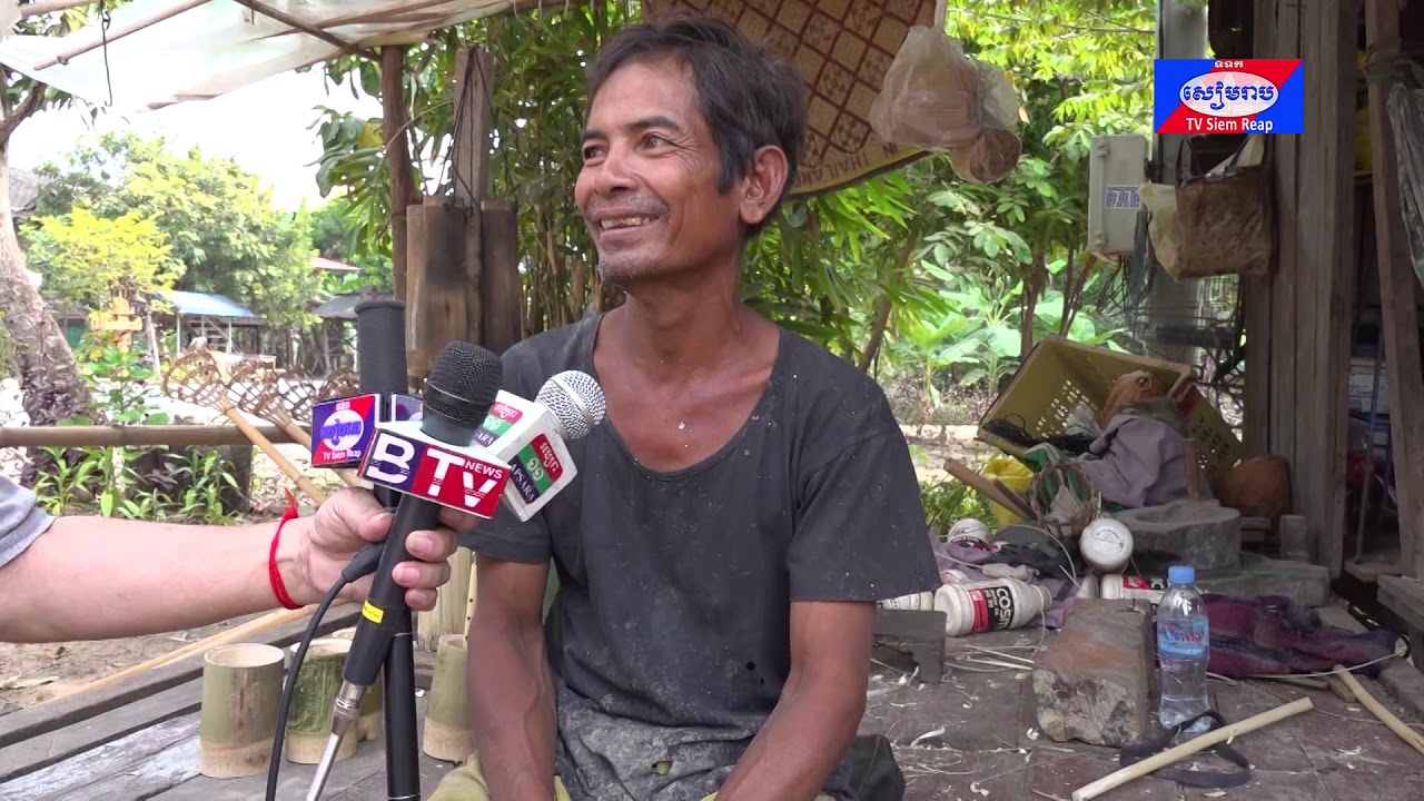 សម្ភារ:ប្រើប្រាស់ឬក៏ដាក់តាំងលម្អសម្រាប់វត្ថុអនុស្សាវរីយ៏ដូចជា បំពងត្នោត ទុយោ តយ ខ្លុយ ច្រម អង្រុត ឈ្នាង ត្រក ទ្រូ ដែលអ្នកភូមិព្រះដាកពួកគាត់បានធ្វើដោយដៃអំពីឫស្សី ជាមុខរបរតៗគ្នាមួយរបស់អ្នកភូមិព្រះដាកជាច្រើនគ្រួសារ