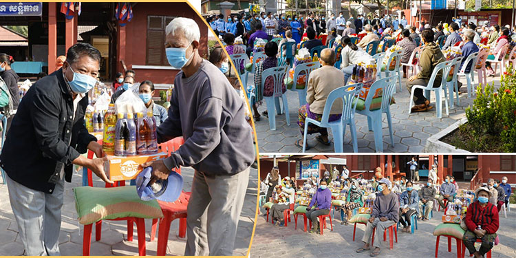 ប្រជាពលរដ្ឋខ្វះខាតសង្កាត់គោកចក៤០គ្រួសារ ទទួលអំណោយជាស្បៀងអាហារ ពីមូលនិធិឃុំ-សង្កាត់