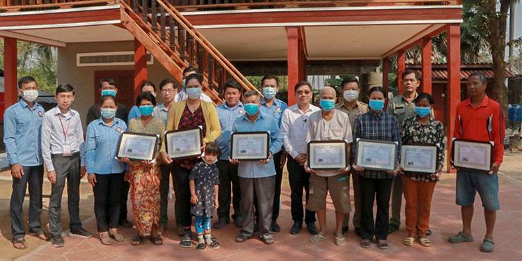 អាជ្ញាធរជាតិអប្សរា ជូនបណ្ណសរសើរដល់ប្រជាពលរដ្ឋរស់នៅក្នុងតំបន់រមណីដ្ឋានអង្គរ ដែលបានសាងសង់ លំនៅឋានបែបខ្មែរបានត្រឹមត្រូវ