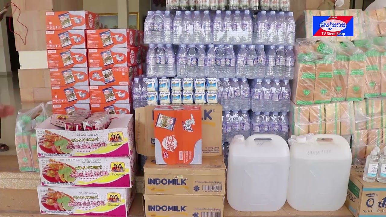 សមាគមសហគ្រិនវ័យក្មេងកម្ពុជានាំយកអំណោយមនុស្សធម៌ជាគ្រឿងឧបភោគបរិភោគ និង សម្ភារមួយចំនួនទៀត ប្រគល់ជូនរដ្ឋបាលខេត្តសៀមរាប សម្រាប់ប្រើប្រាស់ក្នុងយុទ្ធនាការប្រយុទ្ធប្រឆាំងនឹងជំងឺកូវីដ១៩