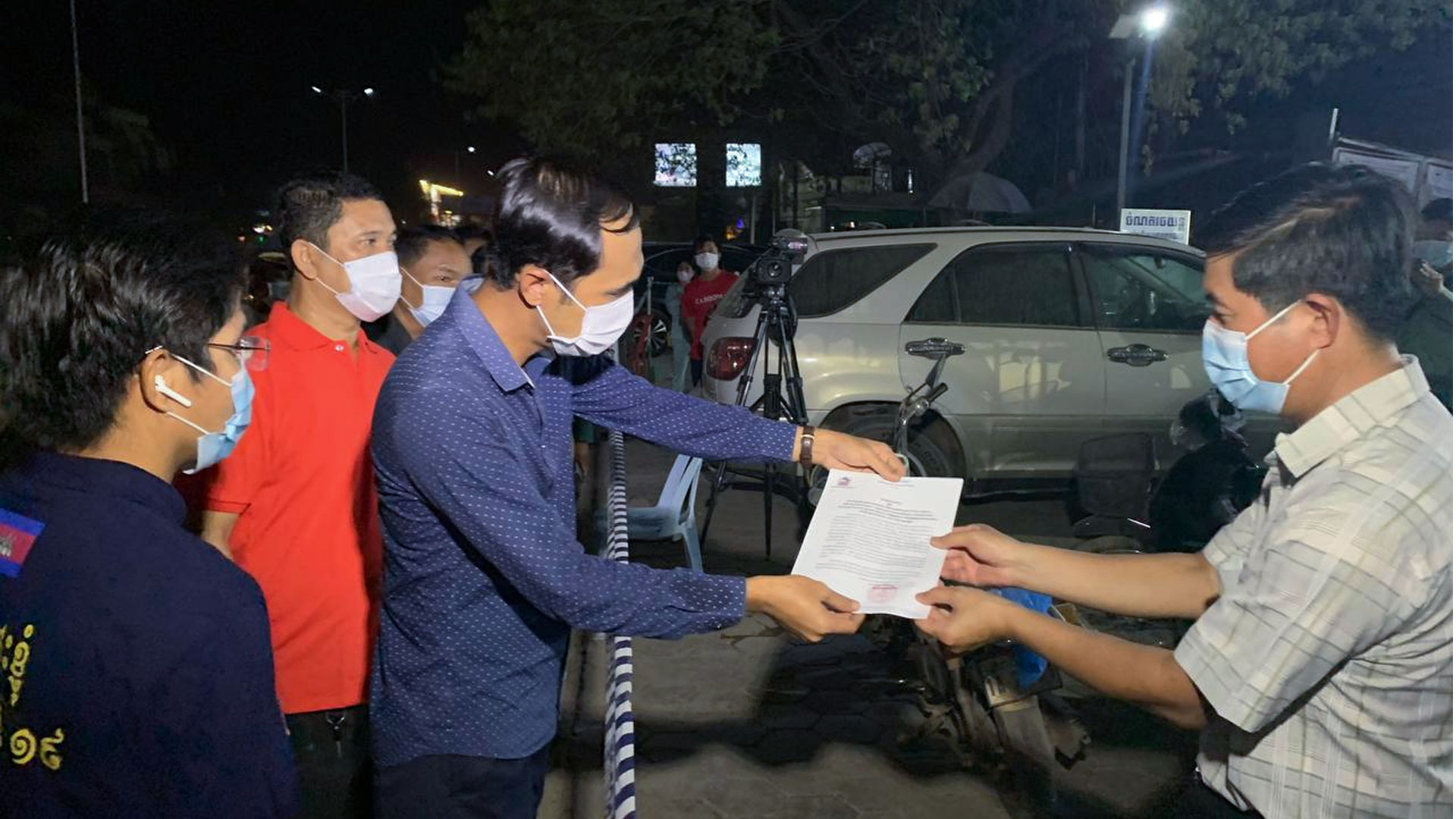 អាជ្ញាធរខេត្តសៀមរាប អនុញ្ញាតឲ្យអ្នកពាក់ព័ន្ធនឹងទីតាំងព្យាបាល និងថែទាំសុខភាព៤កន្លែង ក្នុងក្រុងសៀមរាប វិលត្រឡប់ទៅបន្តធ្វើចត្តាឡីស័ក១៤ថ្ងៃ ឯលំនៅឋានវិញ 