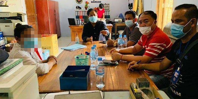 ឃាត់ខ្លួនស្ត្រីមានផ្ទៃពោះ៧ខែម្នាក់ក្រោយធ្វើសកម្មភាពយកក្រដាស់ញ៉ុកមាត់ និងចាក់កាវ៥០២ចូលមាត់ស្ត្រីចំណាស់ប្លន់យកខ្សែក១ដំឡឹង