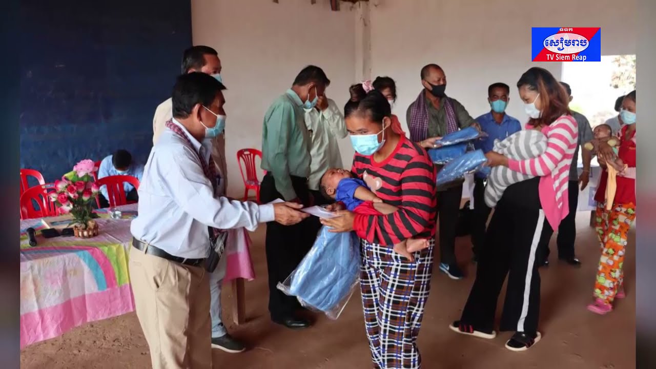 ស្រ្តីទើបឆ្លងទន្លេ ចំនួនជាង៣០នាក់និងគ្រួសារអ្នកស្លាប់ជាង១០នាក់ក្នុងឃុំប្រាសាទ ទទួលអំណោយពីប្រធានក្រុមការងារចុះជួយឃុំប្រាសាទ