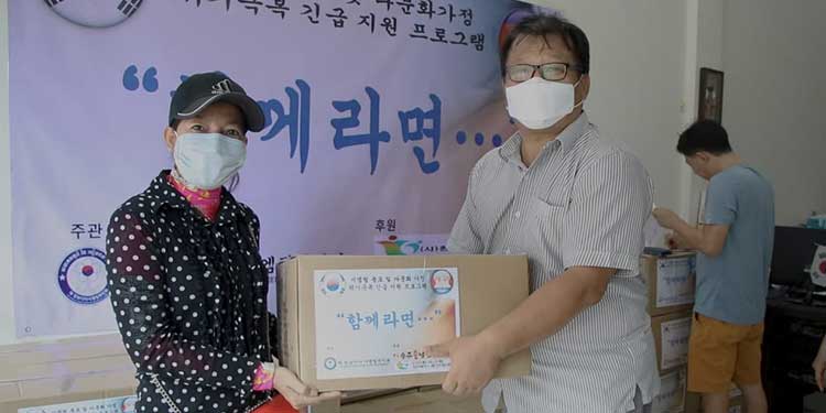 សមាគមកូរ៉េខេត្តសៀមរាប នាំយកអំណោយជូនដល់ប្រជាជនកូរ៉េស្នាក់នៅក្នុងខេត្តសៀមរាប អំឡុងវិបត្តិកូវីដ-១៩