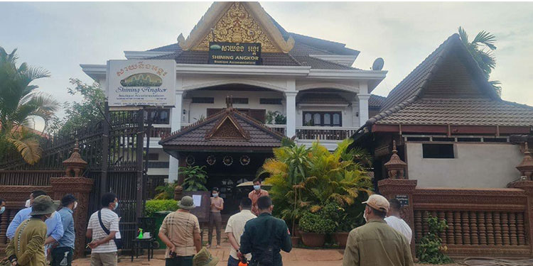 រដ្ឋបាលខេត្តសម្រេចបិទការចេញ-ចូលជាបណ្ដោះអាសន្ន ប៊ូទិចសាយនីងអង្គរ ក្នុងក្រុងសៀមរាប ពាក់ព័ន្ធនឹងការរកឃើញអ្នកវិជ្ជមានជំងឺកូវីដ-១៩ ថ្មី ២នាក់ កាលពីថ្ងៃទី១២ ខែឧសភា 