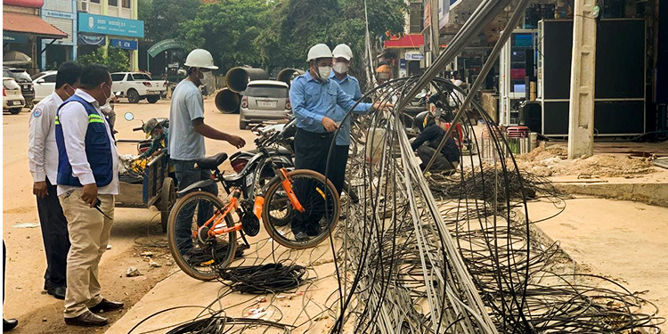 គម្រោងកាត់ទម្លាក់ខ្សែកាបលើអាកាសមកបង្កប់ក្រោមដី នៅក្នុងក្រុងសៀមរាបនឹងសម្រេចឱ្យរួចរាល់នៅក្នុងឆ្នាំ២០២៣ ខាងមុខ