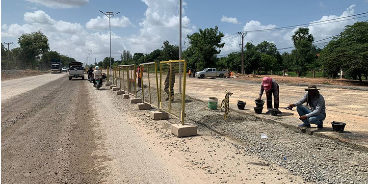 គម្រោងជួសជុលផ្លូវជាតិលេខ៦ក្នុងក្រុងសៀមរាប ពីស្តុបសុខាដល់រង្វង់មូលរូបសំណាកព្រះបាទជ័យវរ្ម័នទី៧ ផ្លូវបំបែកទៅព្រលានយន្តហោះអន្តរជាតិសៀមរាប សម្រេចបានជិត៥០ភាគរយហើយ គិតមកទល់ថ្ងៃនេះ