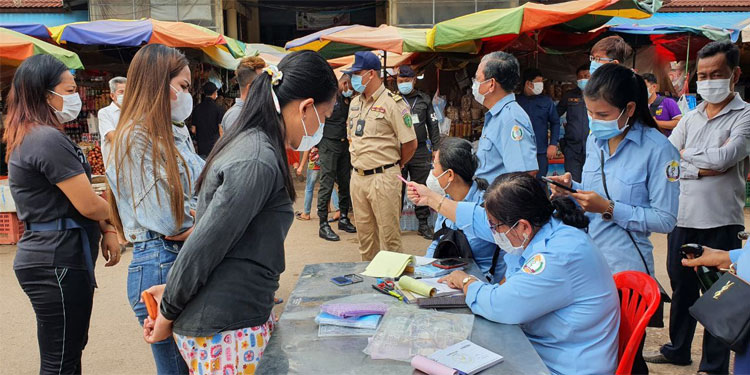 អាជ្ញាធរខេត្ដសៀមរាប ចាប់ផ្ដើមធ្វើការផាកពិន័យហើយ ចំពោះអ្នកដែលអត់ពាក់ម៉ាស់ និងពាក់ម៉ាសមិនត្រឹមត្រូវ