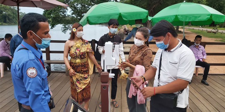 ក្រុមការងារអាជ្ញាធរជាតិអប្សរាបន្តបង្កើនការតាមដានជាប្រចាំចំពោះភ្ញៀវទេសចរណ៍ដែលមកទស្សនានៅរមណីយដ្ឋានអង្គរ ក្នុងអំឡុងពេលជំងឺកូវី-១៩