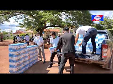 ក្រុមហ៊ុន សុខ តុញ រៀលអ៊ីសស្ទេត នាំយកទឹកបរិសុទ្ធចំនួន ១៨០កេស ប្រគល់ជូនដល់ក្រុមគ្រូពេទ្យដែលបានចុះចាក់ វ៉ាក់សាំងជូនប្រជាពលរដ្ឋ ក្នុងក្រុងសៀមរាប