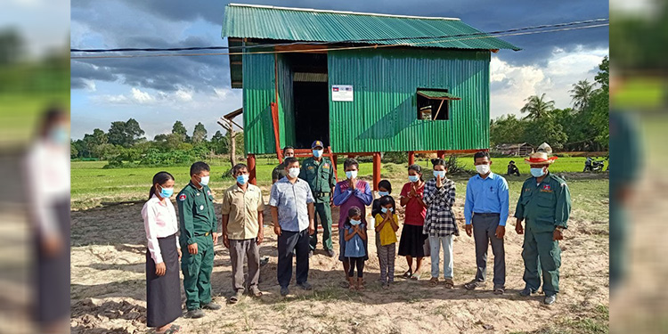 អង្គការមនុស្សធម៌ផ្ដល់ផ្ទះជាច្រើងខ្នង ជូនពលរដ្ឋក្រីក្រ ក្នុងអំឡុងពេលវិបត្ដិកូវីដ-១៩ នៅស្រុកប្រាសាទបាគង ខេត្ដសៀមរាប !