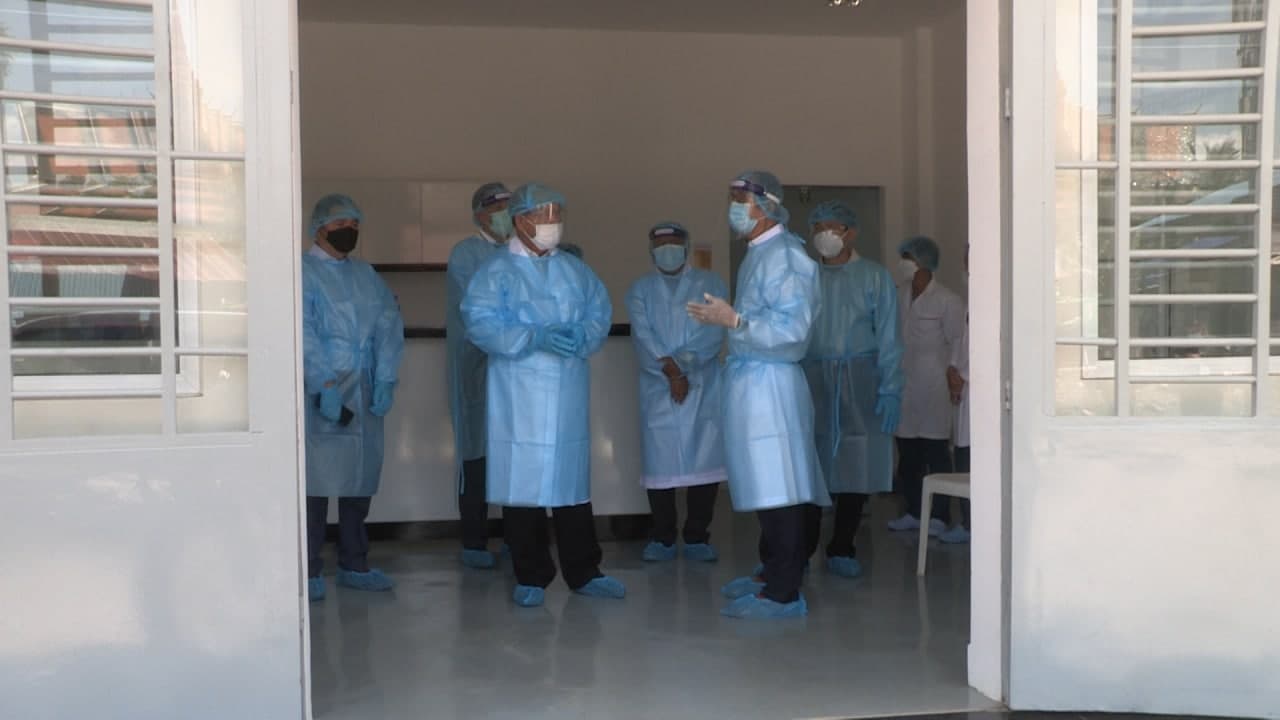 មន្ទីរពិសោធន៍វិភាគសំណាករកវីរ៉ុសកូវីដ-១៩នៅខេត្តសៀមរាប ត្រូវបានដាក់ឲ្យប្រើប្រាស់មុនការគ្រោងទុក ដែលមានសមត្ថភាពប្រតិបត្តិការក្រោម ១.០០០ សំណាកក្នុង១ថ្ងៃ