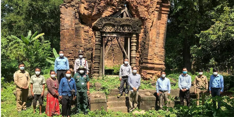 ប្រាសាទឥដ្ឋតូចៗដែលនៅជុំវិញប្រាសាទបាគង ត្រូវបានអាជ្ញាធរជាតិអប្សរា រៀបចំដុសសម្អាតឲ្យមានសោភ័ណភាពឡើងវិញ
