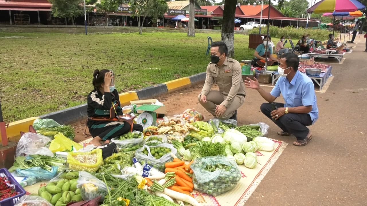 អាជ្ញាធរស្រុកបង្កើតផ្សារក្រមួន បន្ទាប់ពីបិទខ្ទប់ផ្សារបន្ទាយស្រី ដែលមានការឆ្លងរីករាលដាលមេរោគកូវីដ-១៩