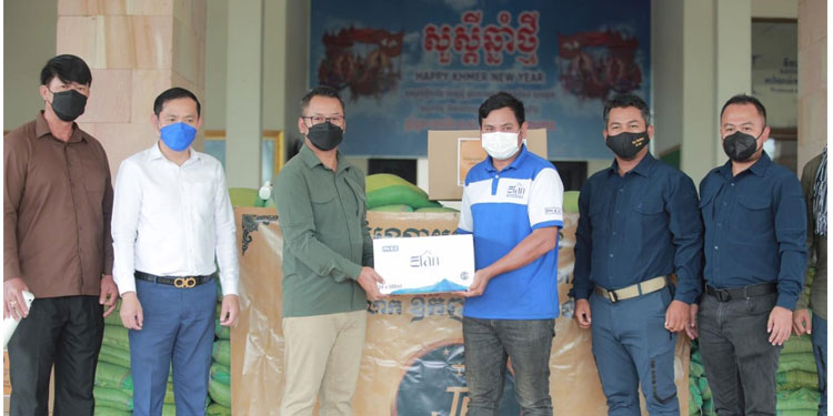 រដ្ឋបាលខេត្តសៀមរាប ទទួលអំណោយជាគ្រឿងបរិភោគ ក្រុមហ៊ុនJET’SEXPRESS CAMBODIA , សហភាពសហព័ន្ធស្រូវអង្ករកម្ពុជា និង ក្រុមហ៊ុន គឹម ផល្លី គ្រុប សម្រាប់ការប្រយុទ្ធប្រឆាំងនឹងជំងឺកូវីដ-១៩