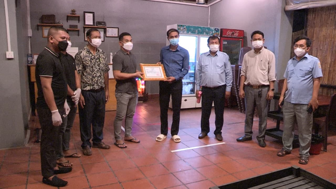 ភោជនីយដ្ឋាននិងអាហារដ្ឋានជិត៥០កន្លែង ក្នុងក្រុងសៀមរាប នឹងទទួលបានការអនុញ្ញាតបំរើសេវាទទួលភ្ញៀវនៅនឹងកន្លែង 