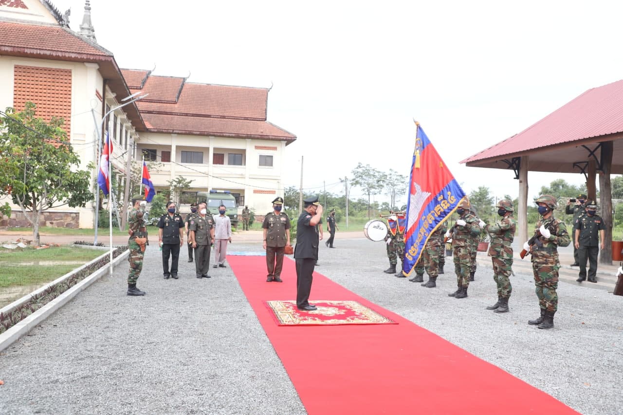 មេបញ្ជាការរងកងទ័ពជើងគោក អញ្ជើញបំពាក់ស័ក្ដិដល់បងប្អូនយោធិនចូលនិវត្ដន៍ចំនួន ១៤៦នាក់ នៅយោធភូមិភាគទី៤