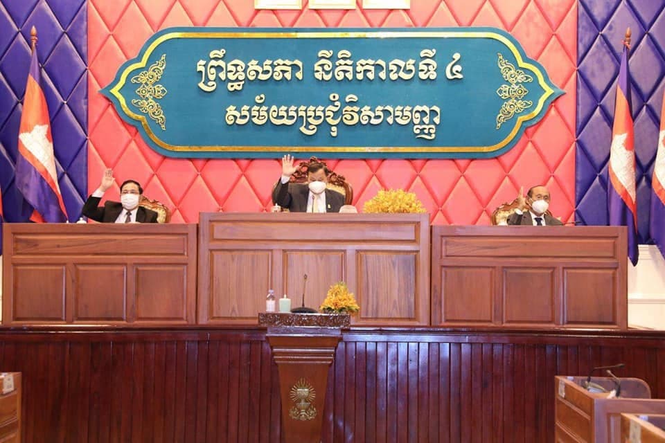 ព្រឹទ្ធសភាកម្ពុជាបានអនុម័តទាំងស្រុងលើសេចក្តីព្រាងច្បាប់ ស្តីពីវិសោធនកម្មរដ្ឋធម្មនុញ្ញ ទាក់ទងនឹងការកំណត់ឱ្យថ្នាក់ដឹកនាំជាតិកំពូលៗ ត្រូវតែជាឥស្សរជនមានសញ្ជាតិតែមួយ