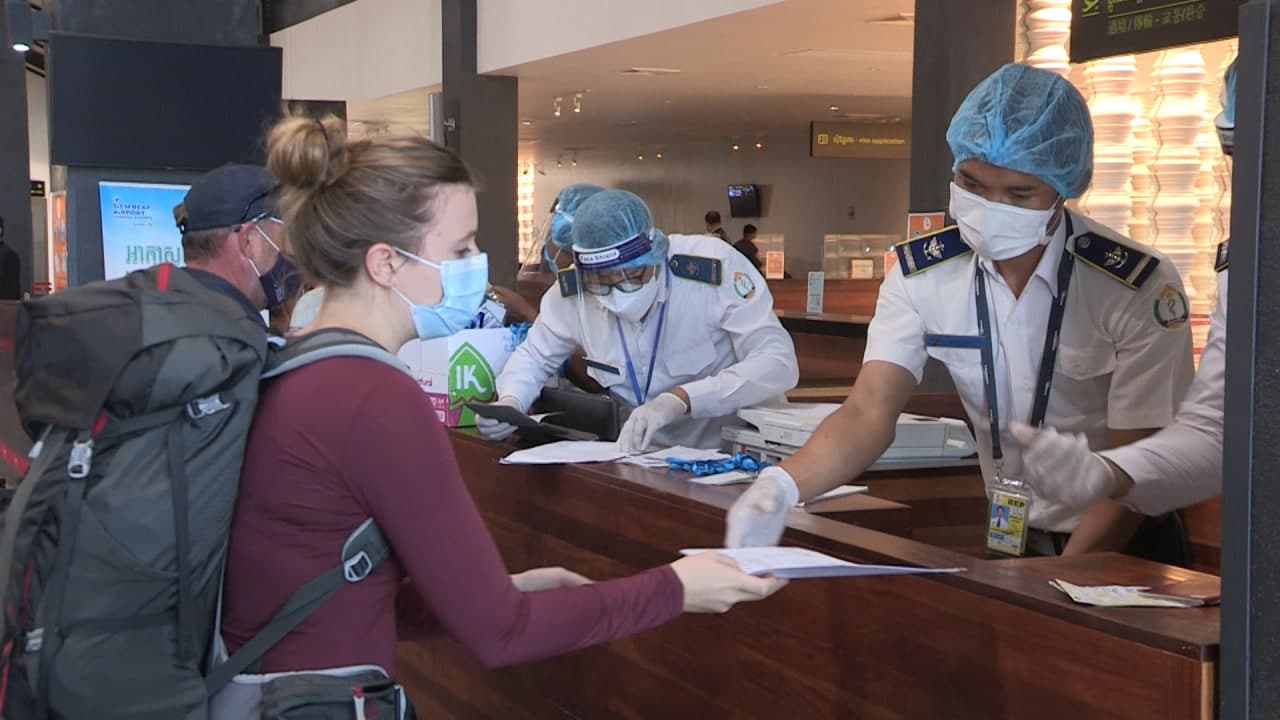 អ្នកទេសចរចម្រុះជាតិសាសន៍ជិត៧០នាក់បានមកដល់ខេត្តសៀមរាបជាលើកដំបូង តាមច្រកព្រលានយន្តហោះអន្តរជាតិសៀមរាប