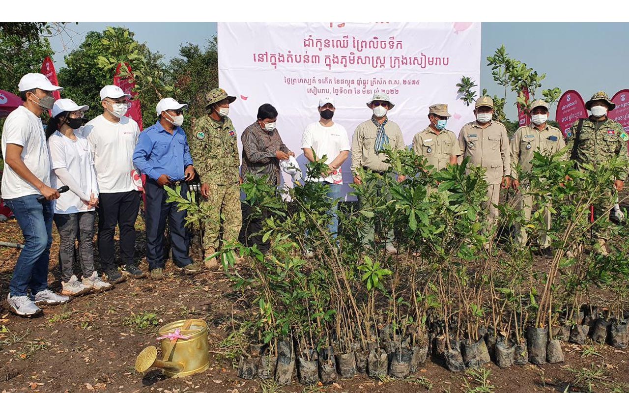 ក្រុមហ៊ុនហ្វូតផេនដា សហការជាមួយអាជ្ញាធរក្រុងដំាកូនឈើ ចំនួន៥០០ដើមនៅតំបន់បី នៃបឹងទន្លេសាប នាខេត្ដសៀមរាប 