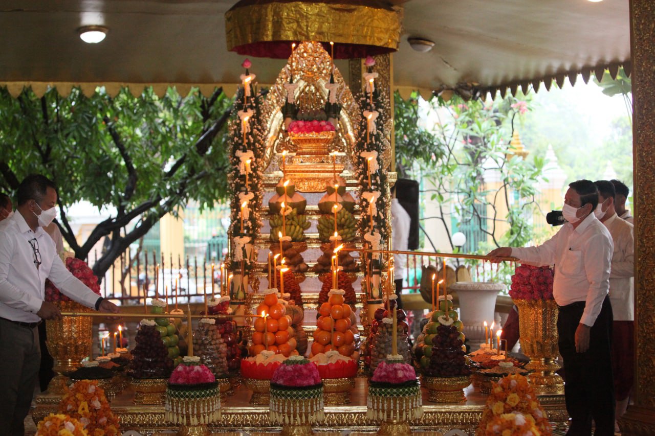 រដ្ឋបាលខេត្តសៀមរាប ប្រារព្ធពិធីសែនក្រុងពាលី ដើម្បីបួងសួងសុំសេចក្តីសុខសប្បាយ ក្នុងអំឡុងពេល នៃការបើកព្រឹត្តិការណ៍សៀមរាប-សង្ក្រាន្ត ដើម្បីអបអរសាទរបុណ្យចូលឆ្នាំប្រពៃណីជាតិខ្មែរ !