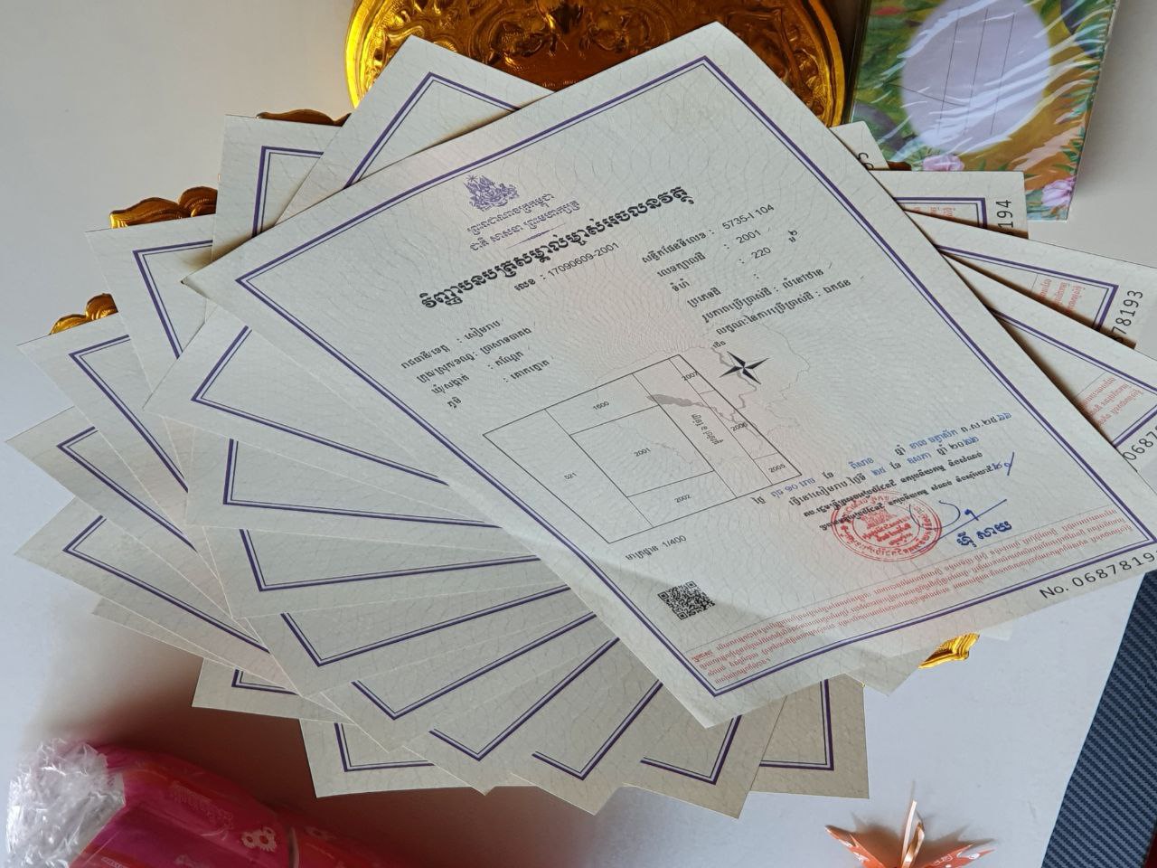 មន្ទីររៀបចំដែនដី នគរូបនីយកម្ម សំណង់ និងសុរិយោដីខេត្តសៀមរាប ប្រគល់វិញ្ញាបនបត្រសម្គាល់ម្ចាស់អចលនវត្ថុជិត៣,០០០ក្បាលដីជូនប្រជាពលរដ្ឋក្នុងភូមិគោកត្នោត