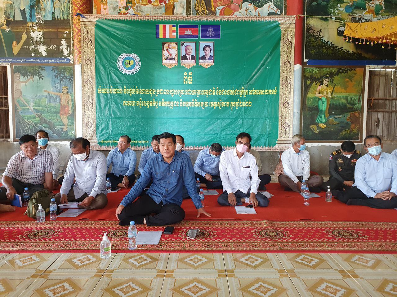 ចាស់ជរាក្រីក្រចំនួន៣០០គ្រួសារក្នុងស្រុកសូទ្រនិគម ទទួលអំណោយជាស្បៀងអាហាររបស់រាជរដ្ឋាភិបាល