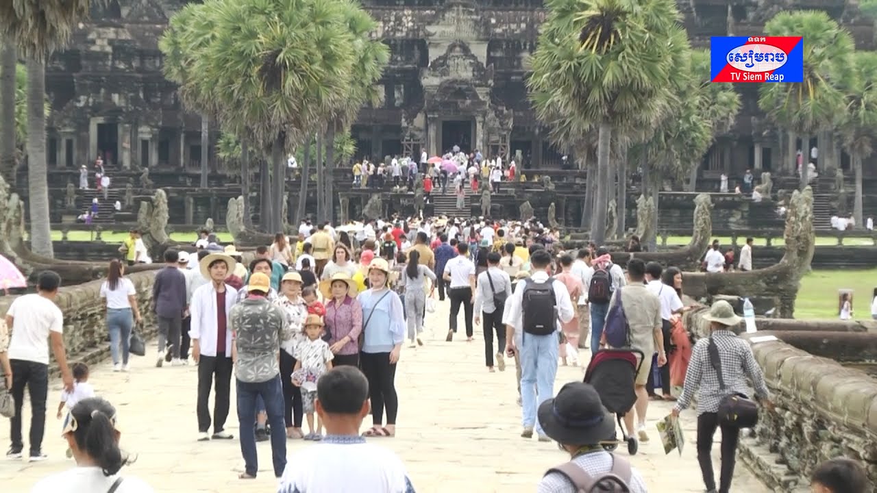 អ្នកទេសចរជាច្រើនពាន់នាក់ បានទៅទស្សនានៅព្រះសាទអង្គរវត្ត ក្នុងឱកាសថ្ងៃឈប់សម្រាកនៃពិធីបុណ្យភ្ជុំបិណ្ឌ