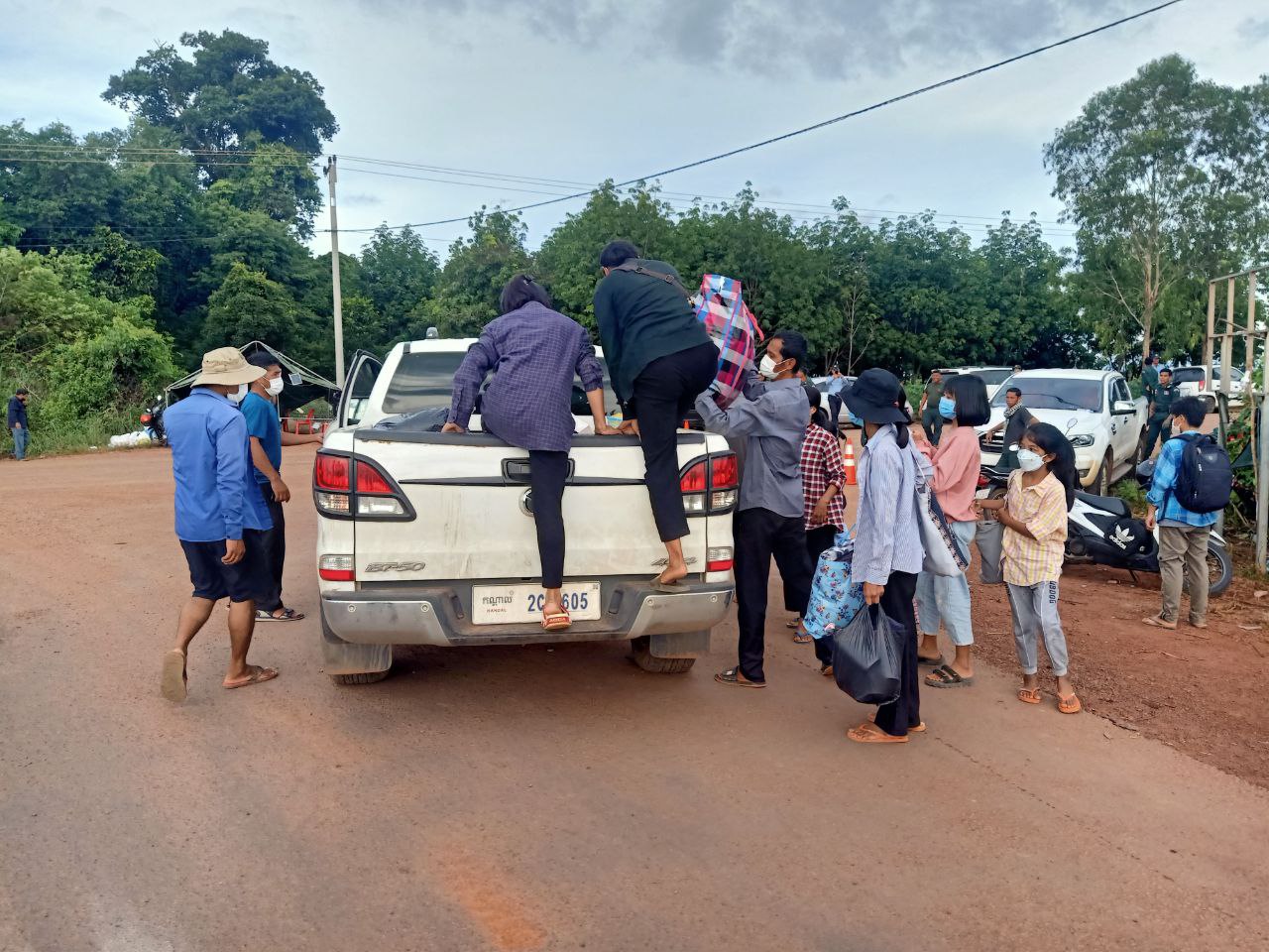 ពាក្យស្នើសុំស្វែងរកសាច់ញាតិពីក្នុងចម្ការលោក ខឹម វាសនា កើនដល់១០១ករណី ក្នុងនោះមនុស្សក្រោម១៨ឆ្នាំមានជាង៨០នាក់