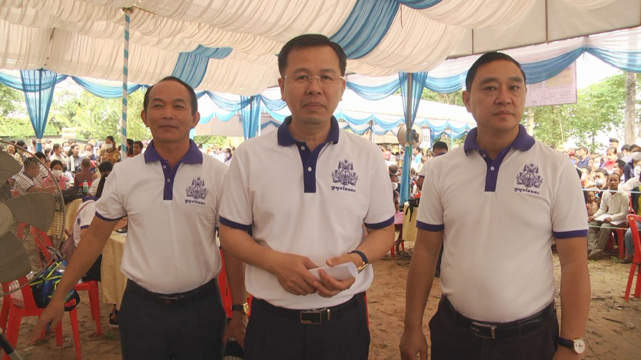 ពលរដ្ឋជាង៤ពាន់គ្រួសារទៀតដែលចាកចេញពីតំបន់អង្គរទៅភូមិរុនតាឯក និងភូមិពាក់ស្នែង ទៅទទួលបណ្ណសមធម៌ពីក្រសួងផែនការ