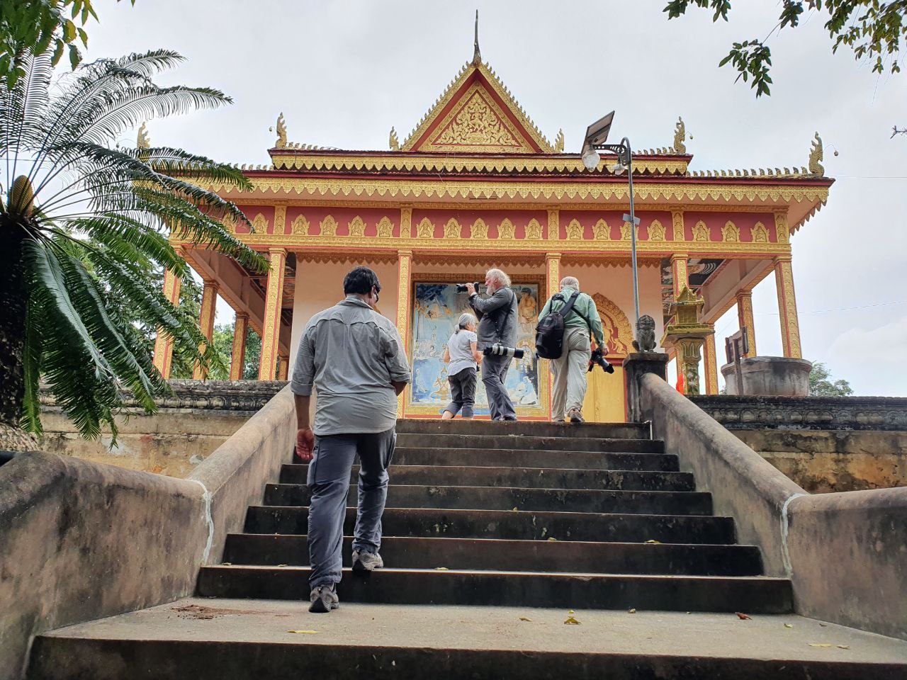 វត្តអារាមជាជ្រុងមួយនៃផលិតផលទេសចរណ៍ដ៏សំខាន់ ដែលភ្ញៀវទេសចរបរទេសមានការចាប់អារម្មណ៍ក្រៅពីប្រាសាទបុរាណនានានៅក្នុងខេត្តសៀមរាប