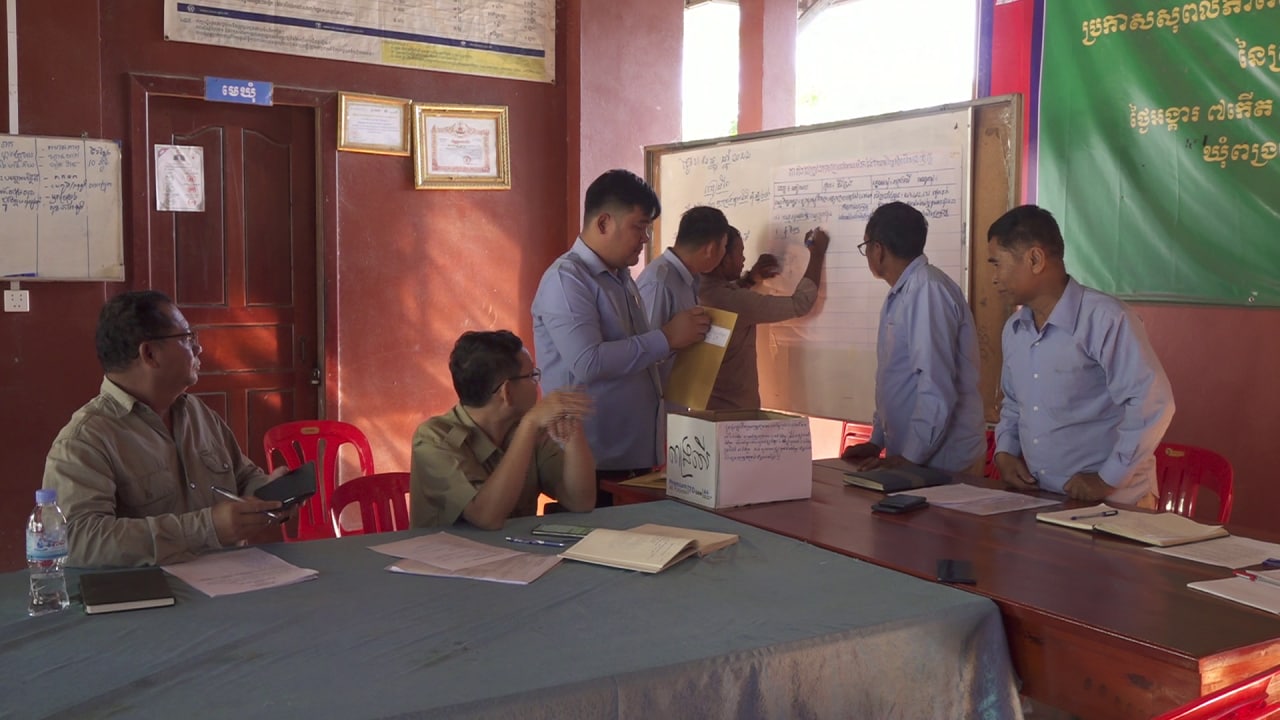 គម្រោងជួសជុលផ្លូវដីសក្រាលគ្រួសក្រហម៣ខ្សែ ក្នុងឃុំពង្រលើ បានប្រកាសដាក់ឲ្យដេញថ្លៃ និងរួចរាល់ជាស្ថាពរ