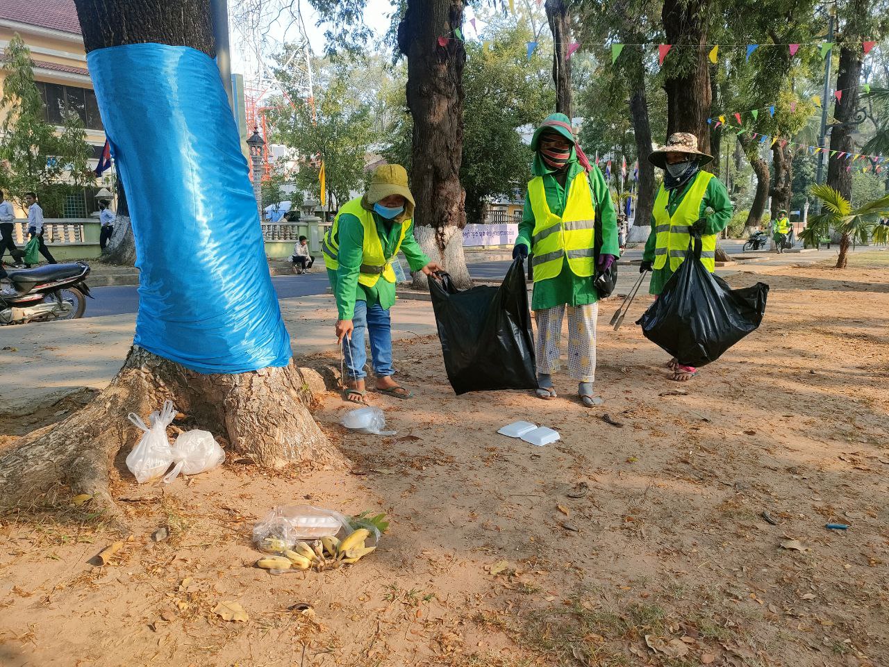 រដ្ឋបាលខេត្តសៀមរាប រៀបចំយុទ្ធនាការសម្អាតបរិស្ថាន តាមដងផ្លូវ និងតាមមាត់ស្ទឹងសៀមរាប ត្រៀមទទួលព្រះរាជពិធីសុំព្រះអគ្គីកីឡា នៅប្រាសាទអង្គរវត្ត